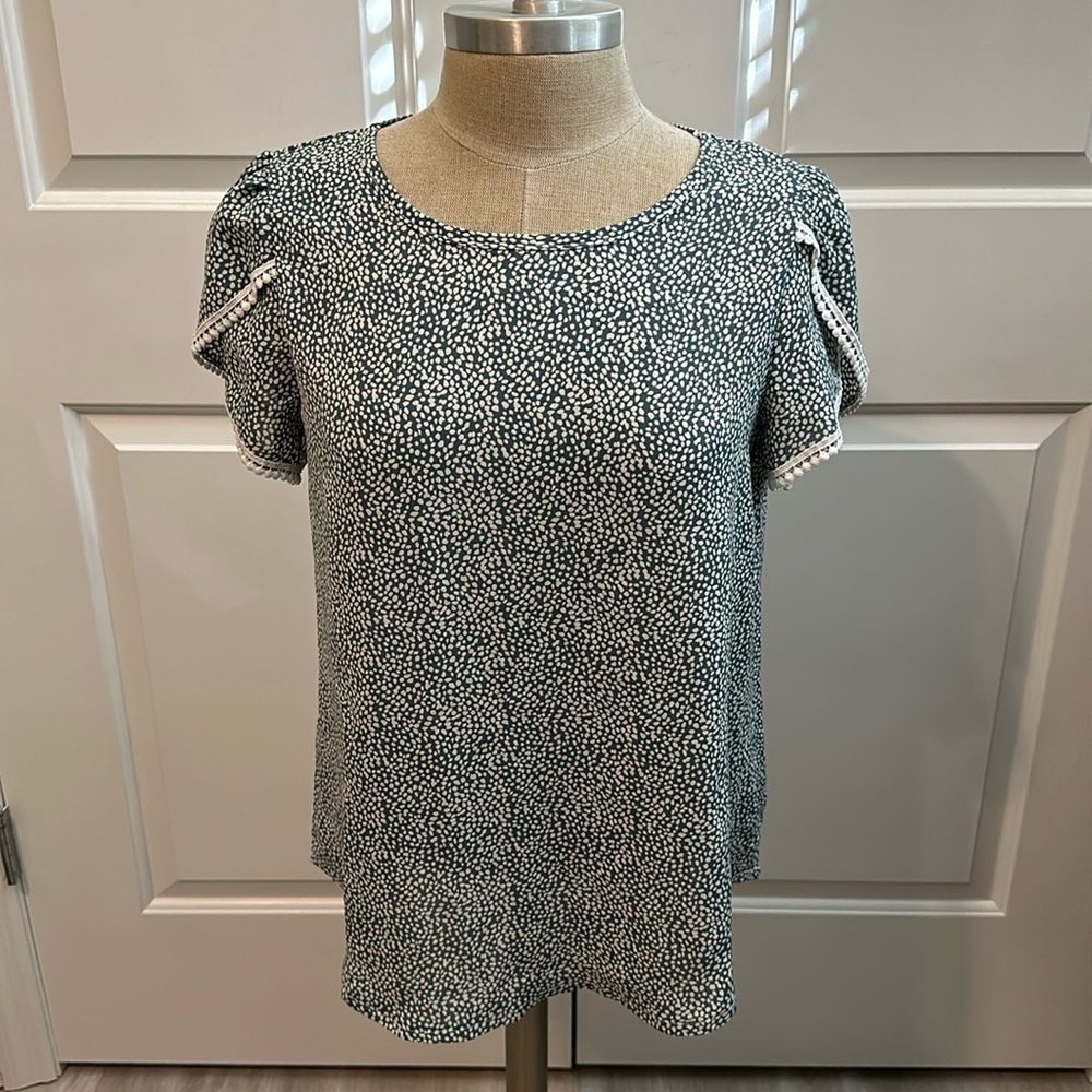 PRETTY GARDEN ELEGANT BLOUSE GUC SZ M CAREER EVERYDAY DATE NIGHT VERSATILE